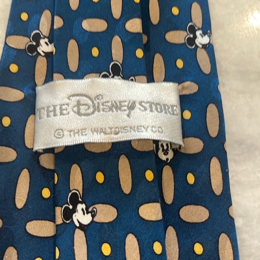 Men’s Disney Mickey Mouse silk tie. - Picture 3 of 10